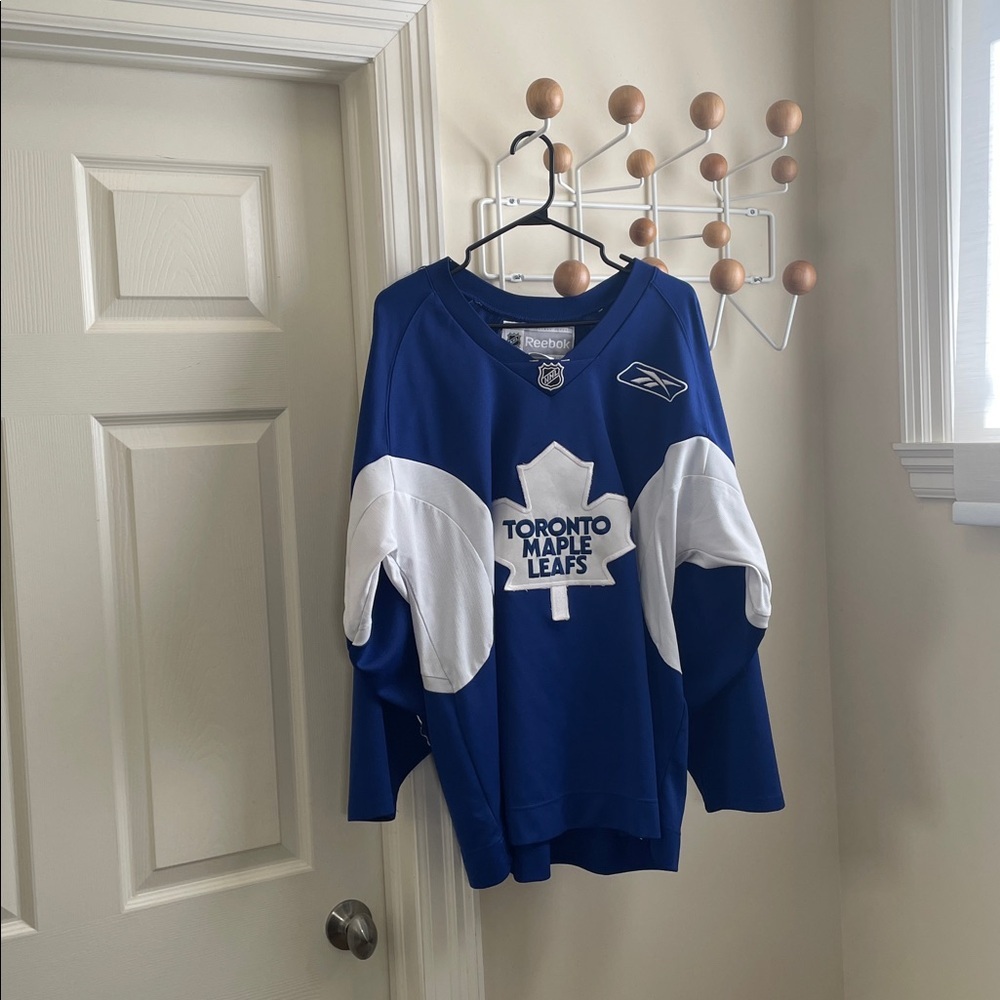 Reebok - Toronto Maple Leafs Hockey Jersey - Blue / White L